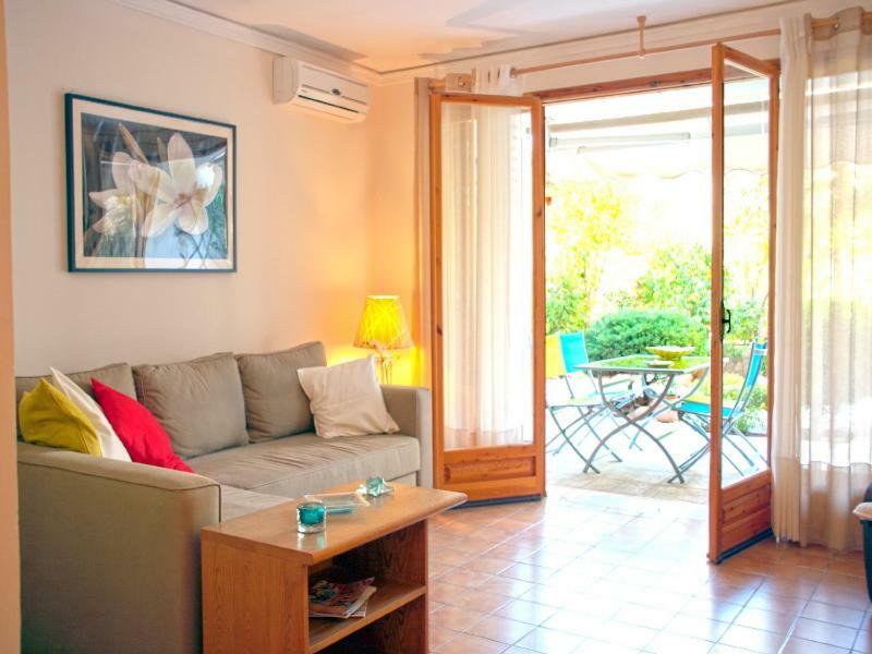 Comfortable Garden Apt Near Vouliagmeni Beach Athén Kültér fotó