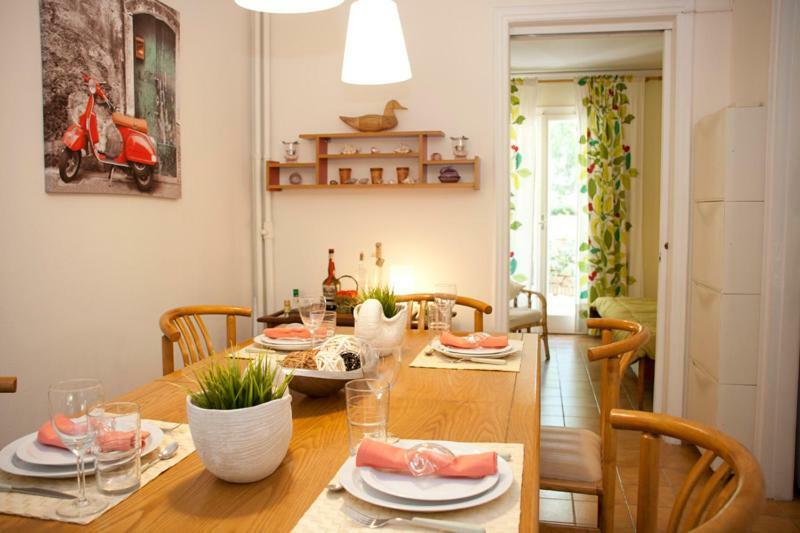 Comfortable Garden Apt Near Vouliagmeni Beach Athén Kültér fotó