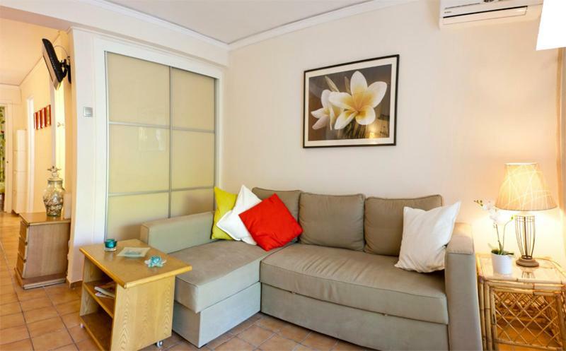 Comfortable Garden Apt Near Vouliagmeni Beach Athén Kültér fotó