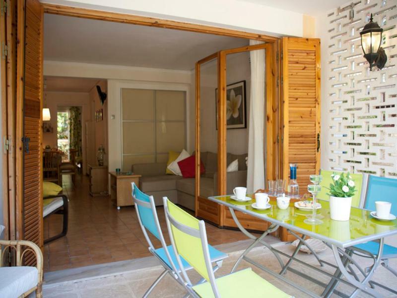 Comfortable Garden Apt Near Vouliagmeni Beach Athén Kültér fotó