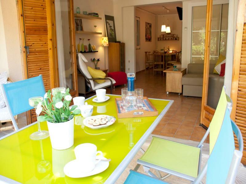 Comfortable Garden Apt Near Vouliagmeni Beach Athén Kültér fotó