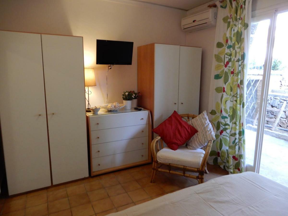 Comfortable Garden Apt Near Vouliagmeni Beach Athén Kültér fotó